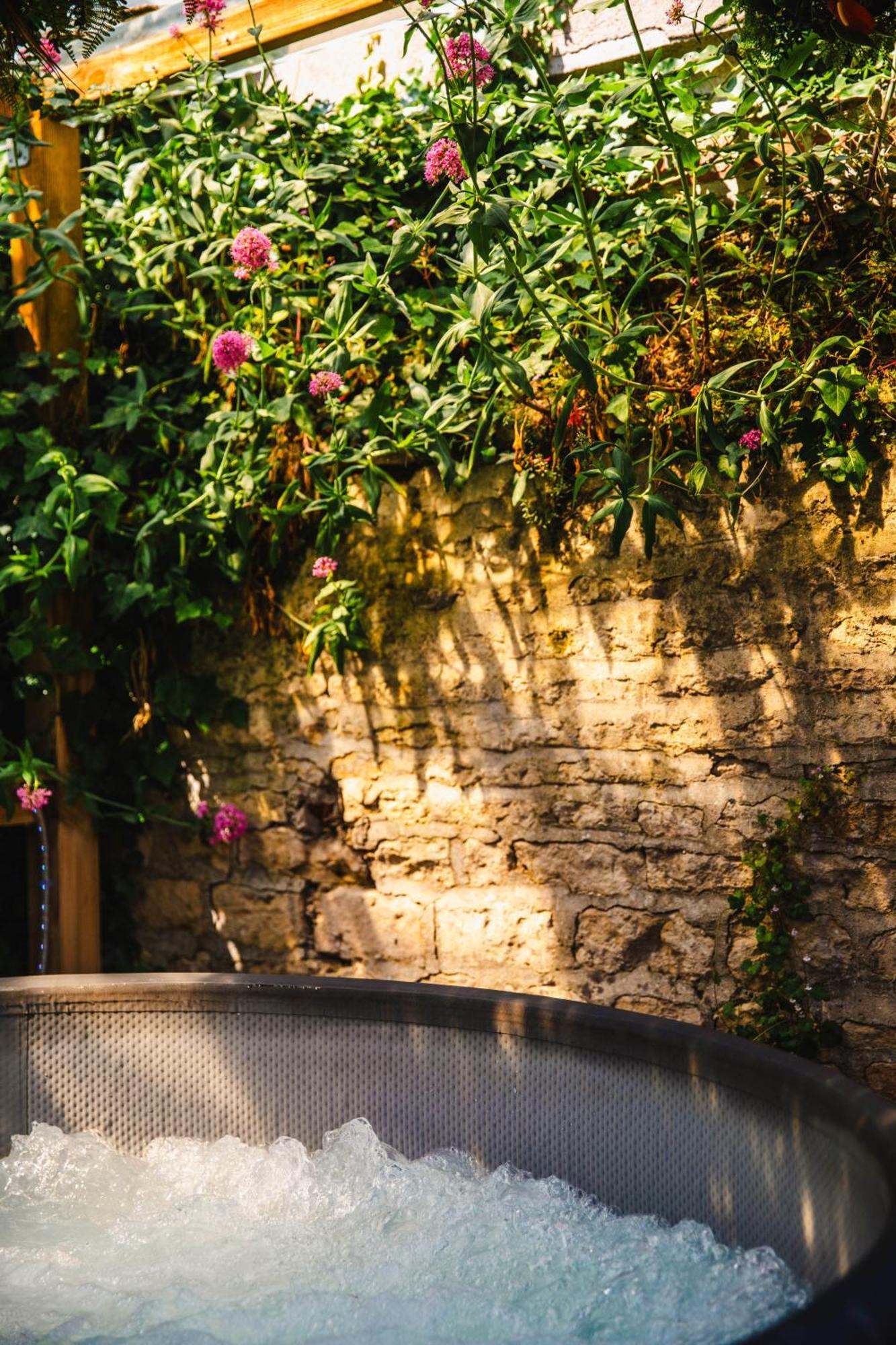 Appartement Fraichement Renovee - Jacuzzi Au Coeur De Caen Luaran gambar